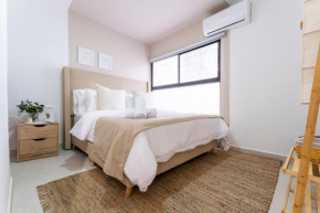 Cozy apartment located in Manila with Jacuzzi and AC
